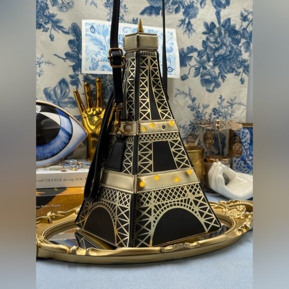 🆕 BETSEY JOHNSON 🧿 NWT Betsey in Paris Light Up Eiffel Tower Crossbody - Picture 4 of 16